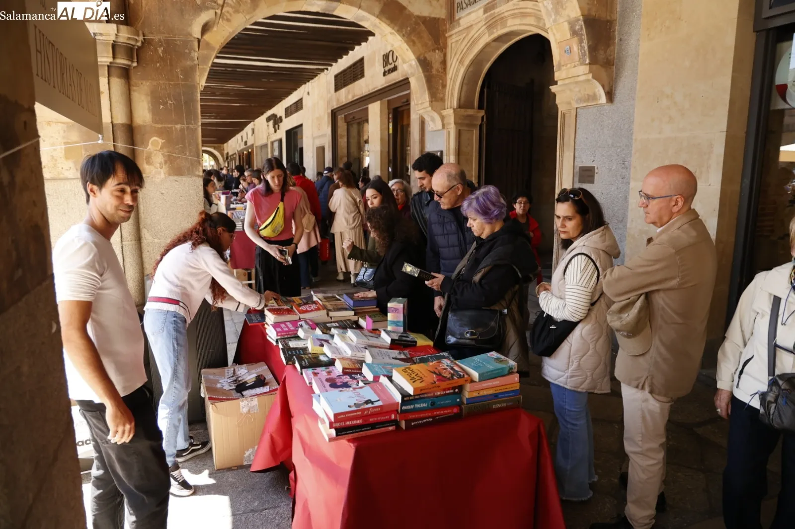 Día del Libro en la Plaza Mayor de Salamanca | Fotos: David Sañudo