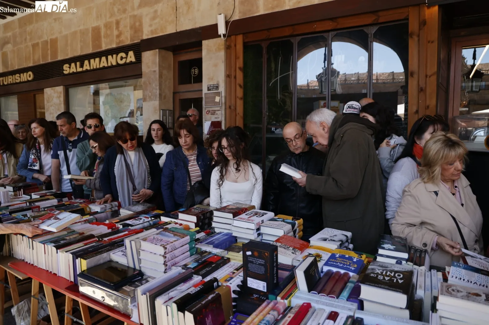Día del Libro en la Plaza Mayor de Salamanca | Fotos: David Sañudo