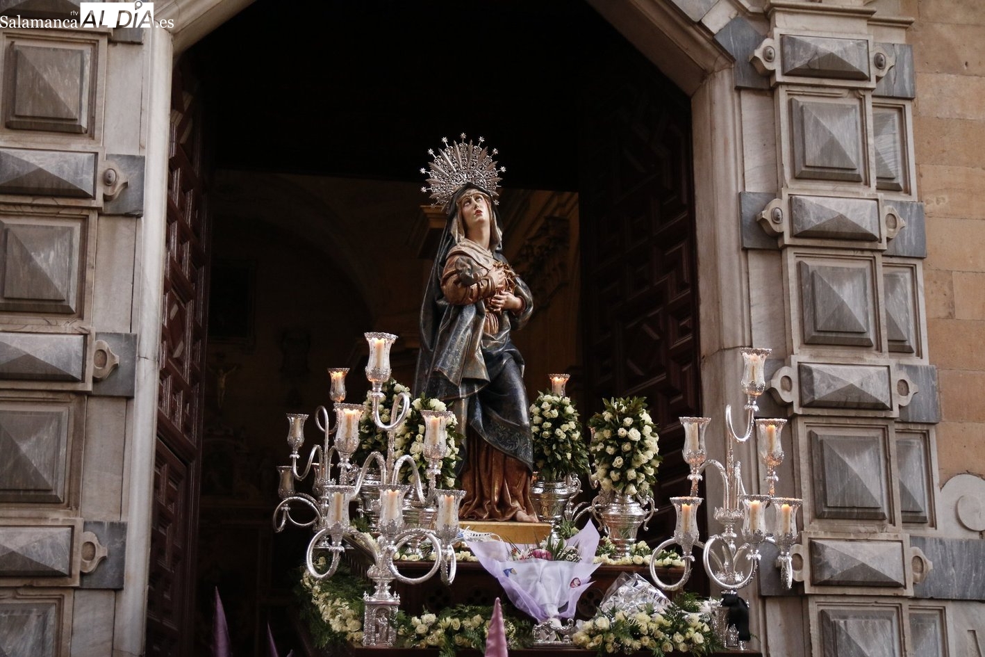 Hermanos de paso para la Dolorosa de la Seráfica Hermandad 