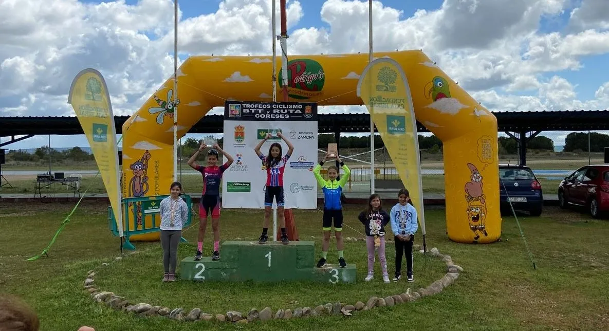 Martina Santos de la Escuela de Ciclismo Salmantina, tercera en la prueba de la Copa CyL Escuelas BTT, en Coreses (Zamora)