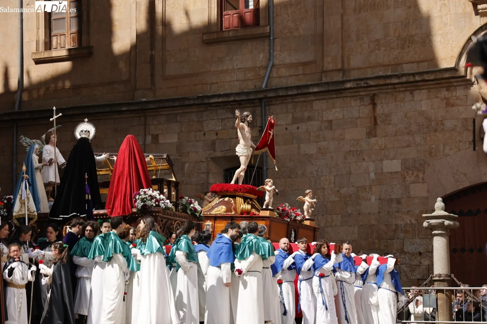 Encuentro entre Jesús Resucitado y la Virgen de la Alegría | Fotos: David Sañudo