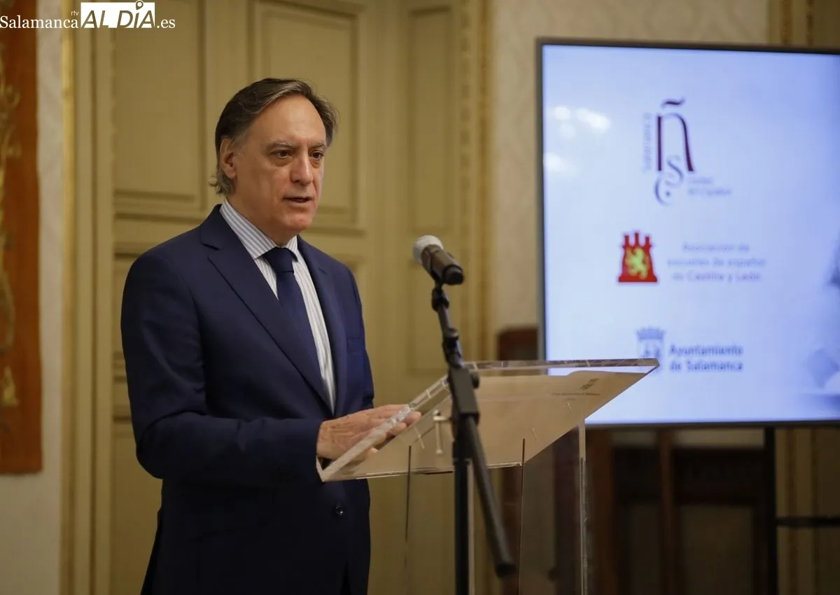 El alcalde de Salamanca, Carlos García Carbayo, ha presentado hoy la renovación del convenio con las escuelas de español adheridas a la marca 'Salamanca, Ciudad del Español'. Foto de David Domínguez