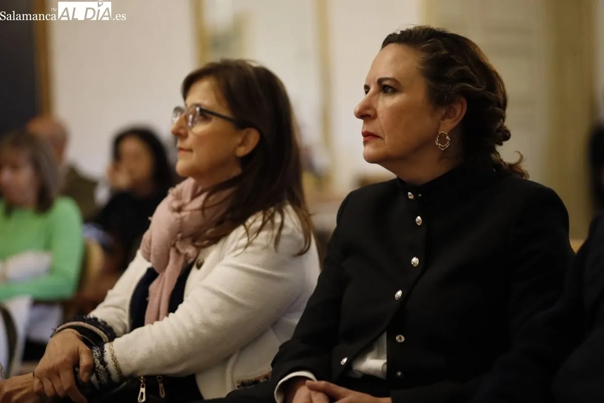 El alcalde de Salamanca, Carlos García Carbayo, ha presentado hoy la renovación del convenio con las escuelas de español adheridas a la marca 'Salamanca, Ciudad del Español'. Foto de David Domínguez