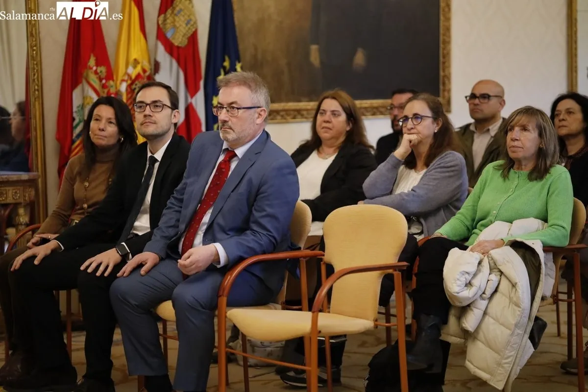El alcalde de Salamanca, Carlos García Carbayo, ha presentado hoy la renovación del convenio con las escuelas de español adheridas a la marca 'Salamanca, Ciudad del Español'. Foto de David Domínguez