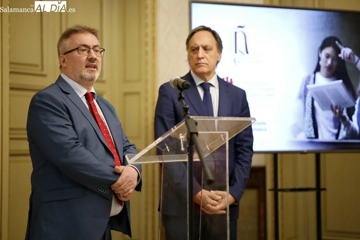 Miguel Ángel Benito, presidente de la Asociación de Escuelas de Español de Castilla y León, en el Ayuntamiento. Foto de David Domínguez