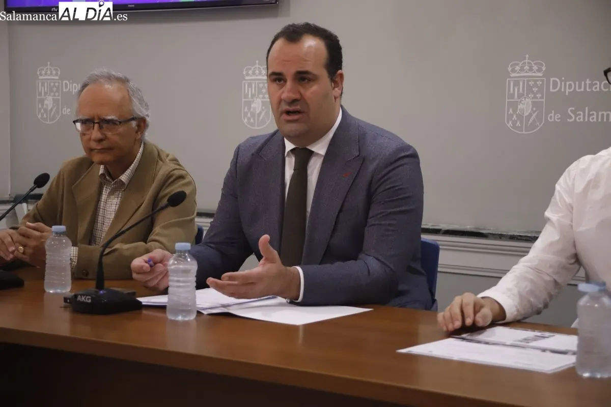 El diputado de Cultura, David Mingo, presenta los Talleres Artísticos de la Fundación Venancio Blanco. Foto de Ángel Puma