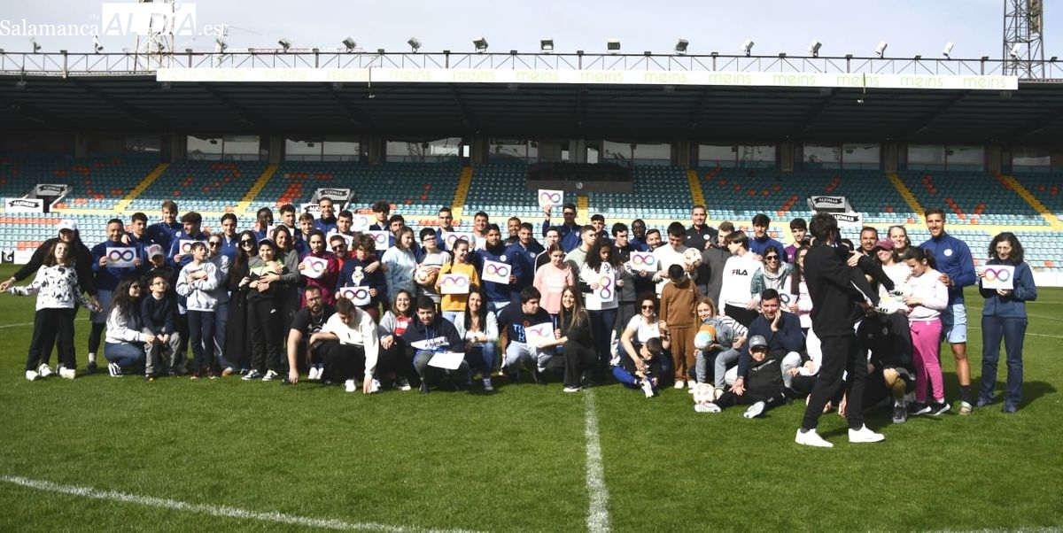 FOTOS y VÍDEO | Jornada inolvidable para el Centro de Educación Especial La Cañada con jugadores del Salamanca UDS