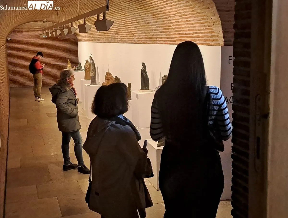 Exposición 'El sentimiento femenino en la obra de Agustín Casillas' | FOTOS: David Domínguez 