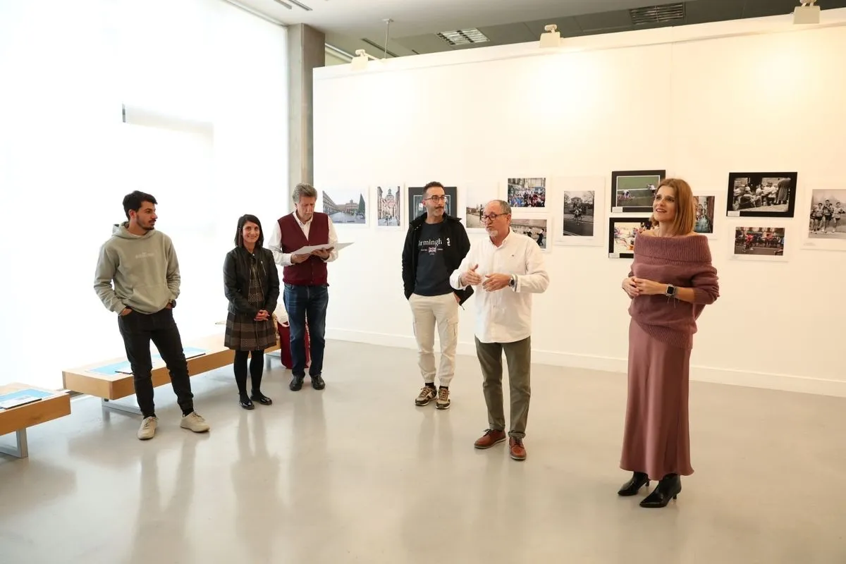 Inauguración de la exposición fotográfica 'XXXX San Silvestre Salmantina'. Fotos: David Sañudo