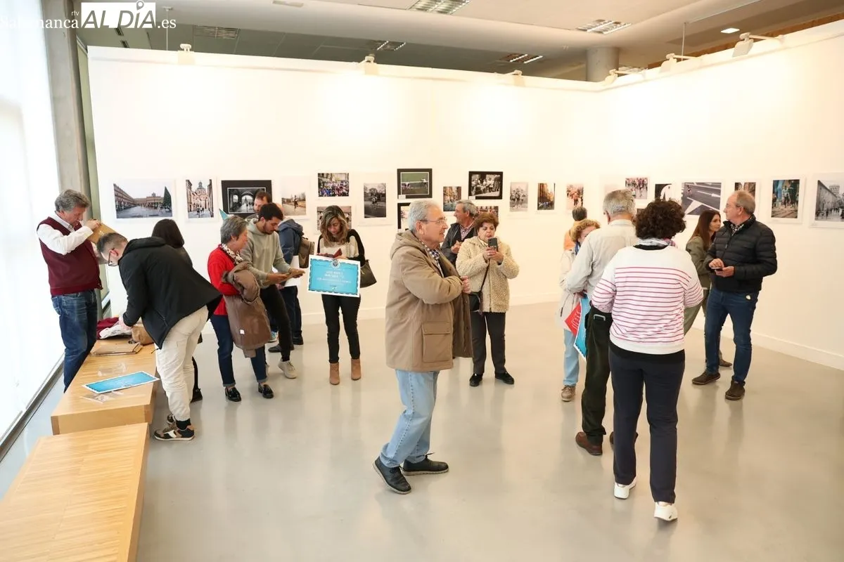 Inauguración de la exposición fotográfica 'XXXX San Silvestre Salmantina'. Fotos: David Sañudo