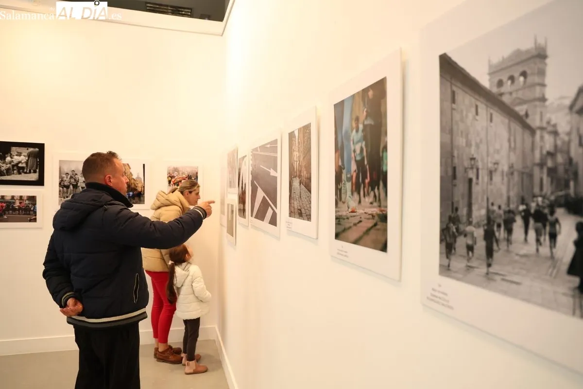 Inauguración de la exposición fotográfica 'XXXX San Silvestre Salmantina'. Fotos: David Sañudo