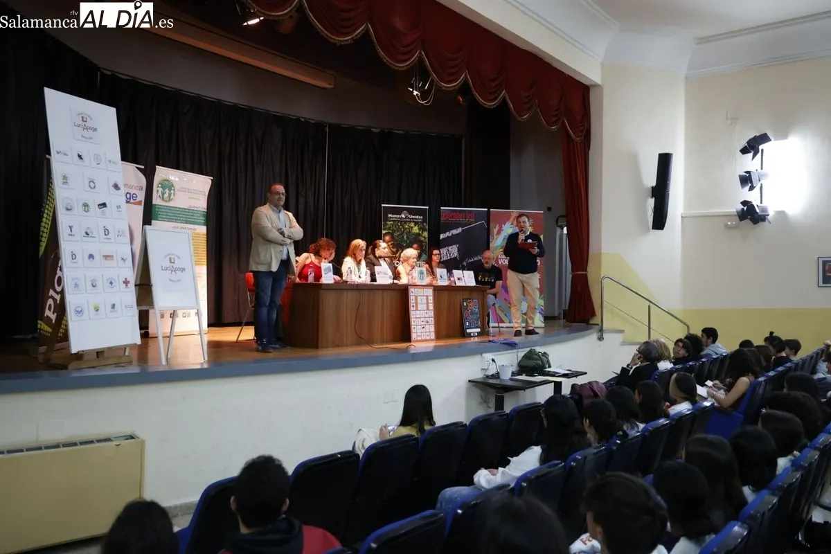 Diversas asociaciones salmantinas se unen en una mesa redonda | FOTOS: David Sañudo 