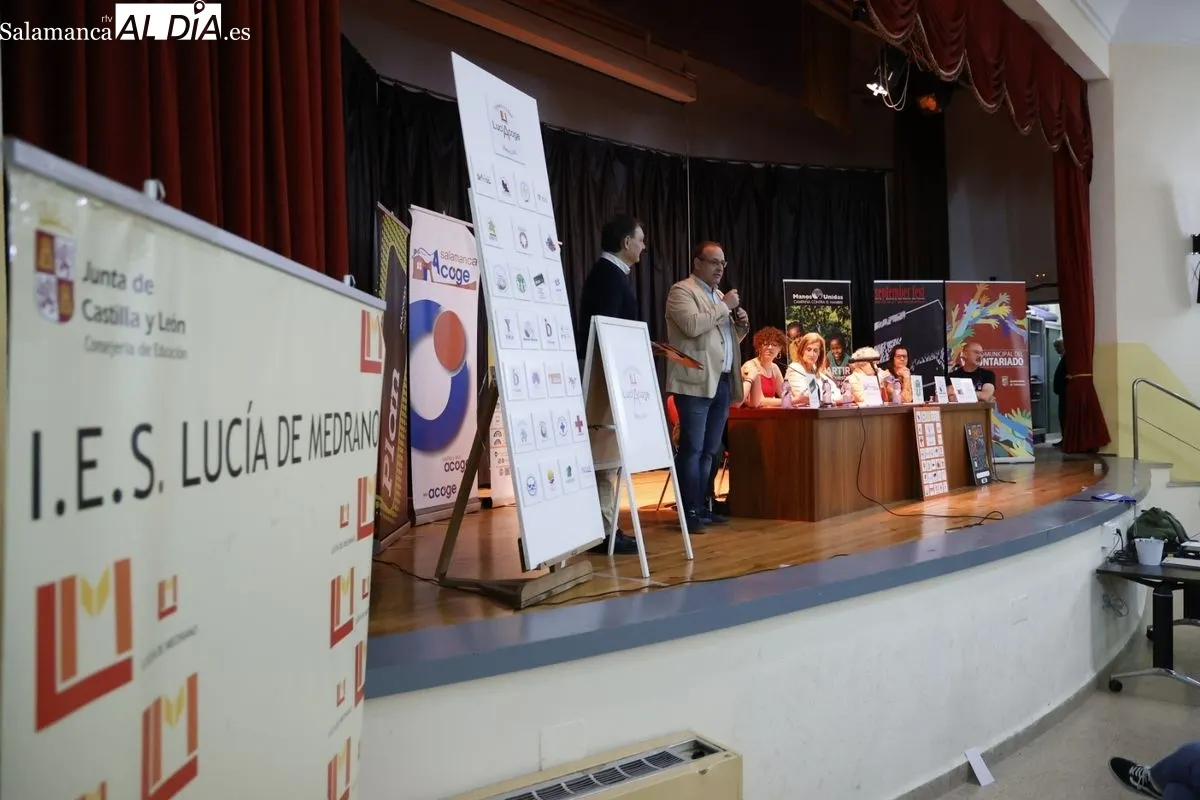 Diversas asociaciones salmantinas se unen en una mesa redonda | FOTOS: David Sañudo 