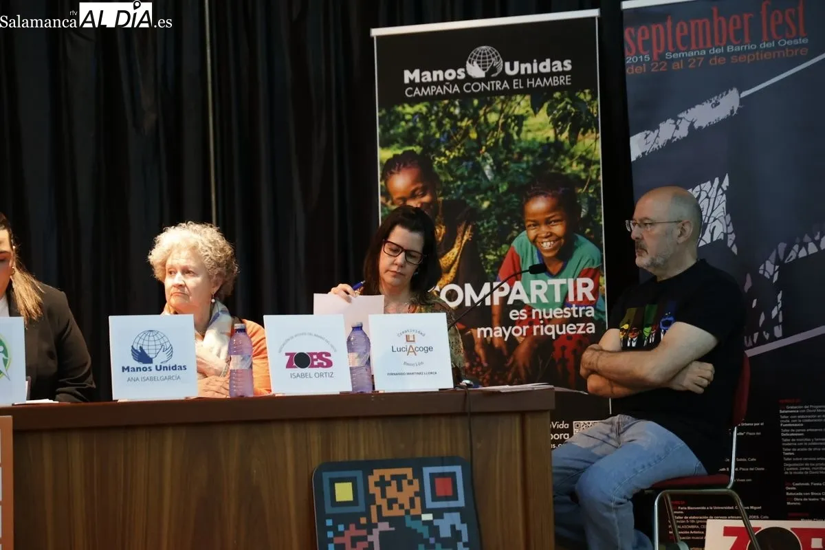 Diversas asociaciones salmantinas se unen en una mesa redonda | FOTOS: David Sañudo 