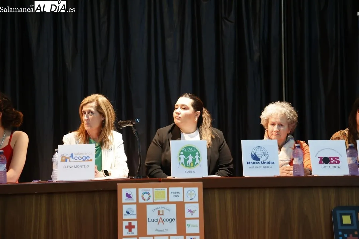 Diversas asociaciones salmantinas se unen en una mesa redonda | FOTOS: David Sañudo 