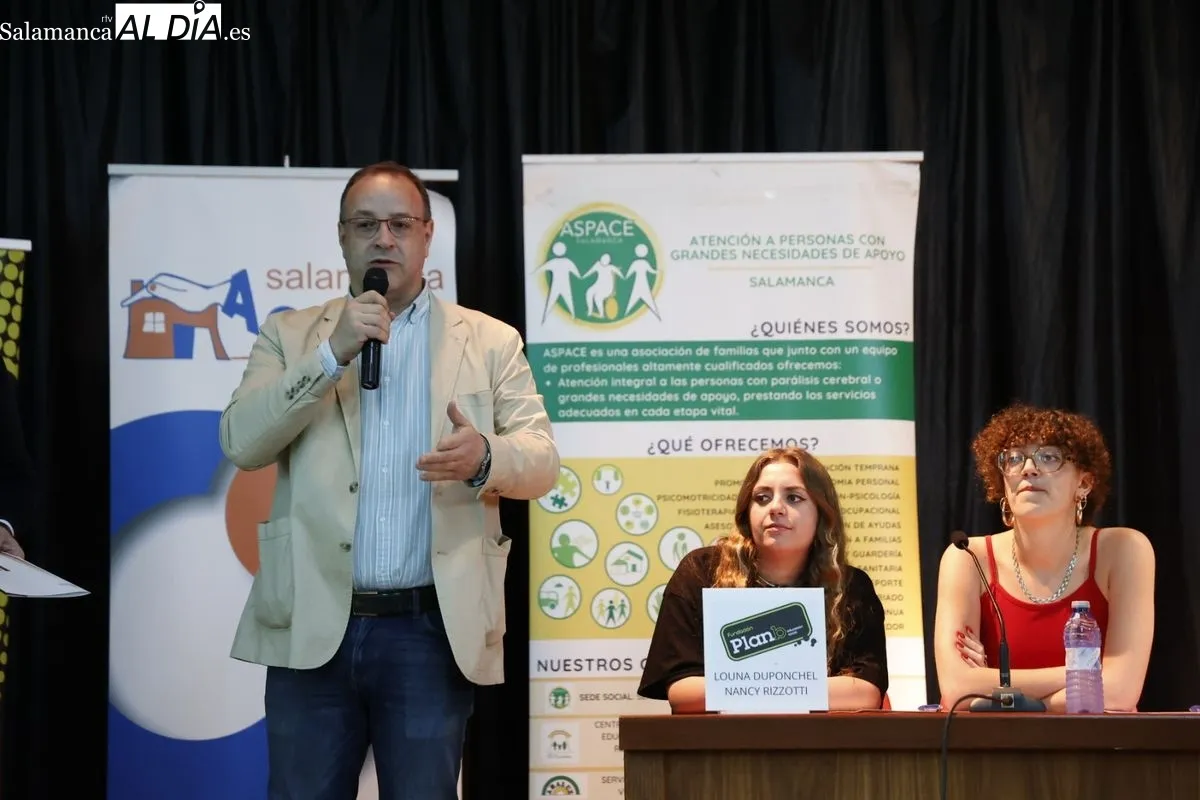 Diversas asociaciones salmantinas se unen en una mesa redonda | FOTOS: David Sañudo 