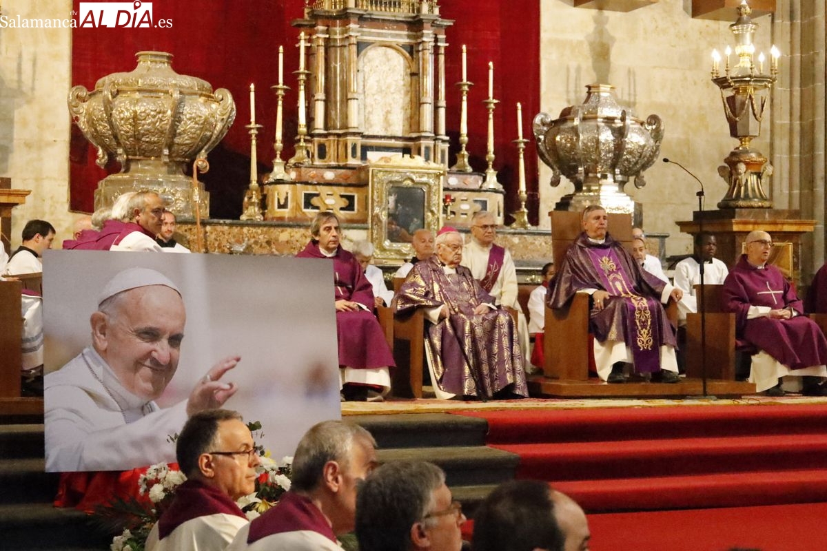 Funeral por el papa Francisco en la Catedral de Salamanca