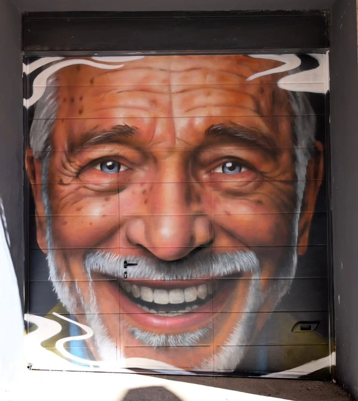 Calle Nieto Bonal, 24, obra de @negograff , bajo el título 