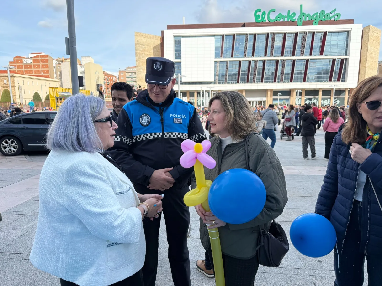 Hinchables, talleres y música en directo para concienciar sobre el autismo en Salamanca | FOTOS: Perfil X @AytoSalamanca 