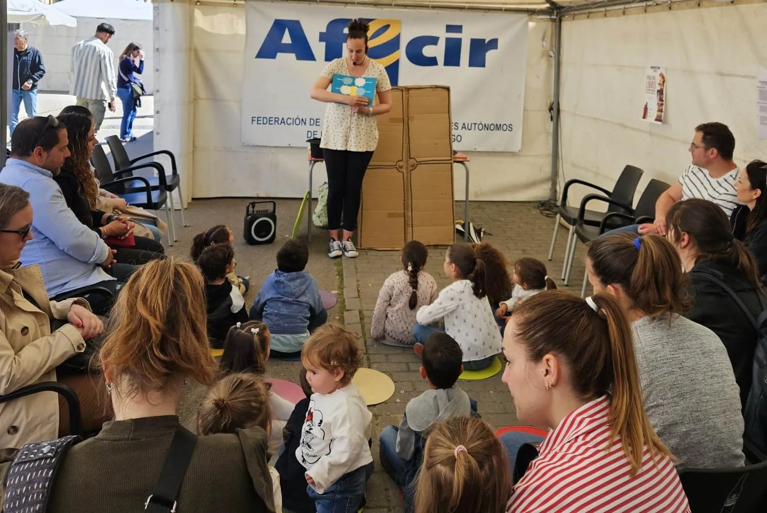 Foto 11 - La Feria del Libro llega a su final tras otra entretenida jornada de actividades