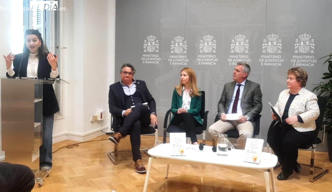 La ministra de Juventud e Infancia reconoce la valía de una investigación de la USAL sobre educación digital