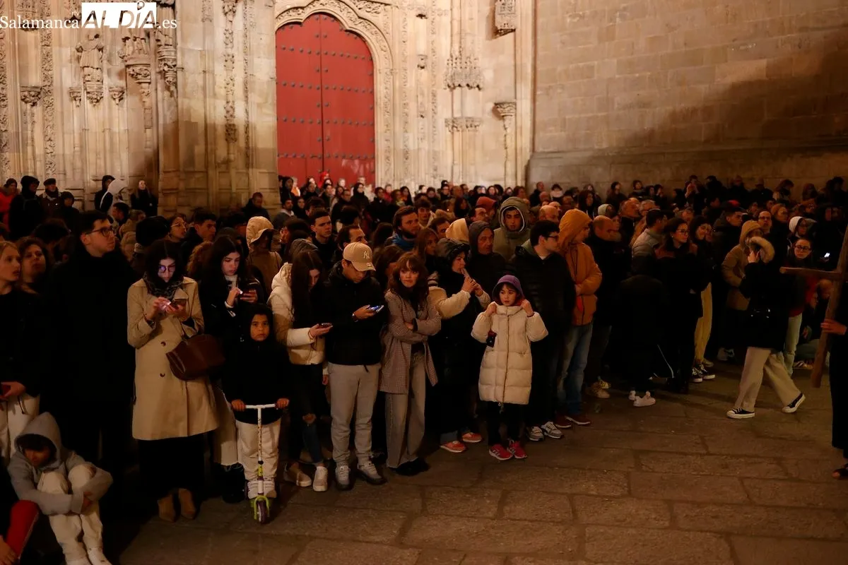 Procesión de la Hermandad Universitaria en el Martes Santo de Salamanca. Foto de David Sañudo