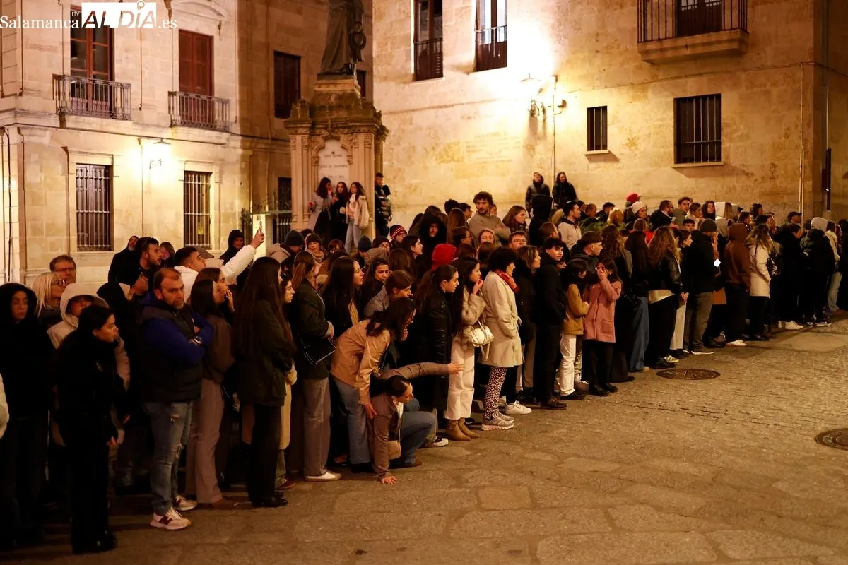 Procesión de la Hermandad Universitaria en el Martes Santo de Salamanca. Foto de David Sañudo