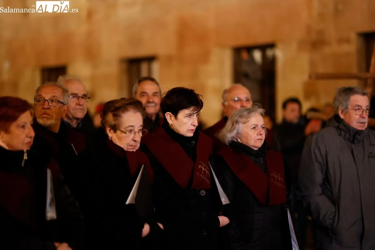 Procesión de la Hermandad Universitaria en el Martes Santo de Salamanca. Foto de David Sañudo