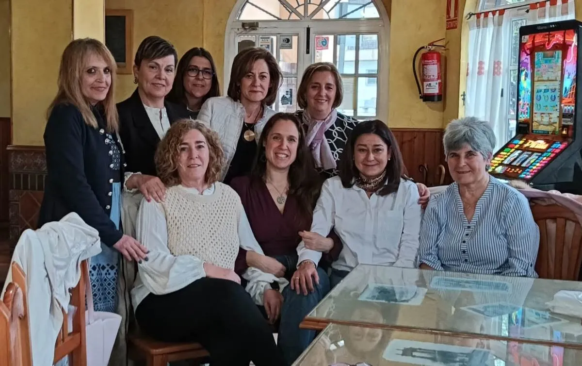 Foto 3 - Choni y &Aacute;ngela celebran su jubilaci&oacute;n tras 46 a&ntilde;os trabajando
