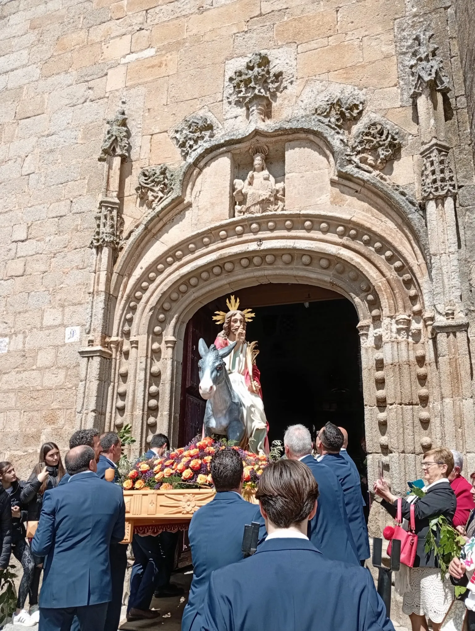 Ledesma disfruta de una bonita procesión en el Domingo de Ramos 