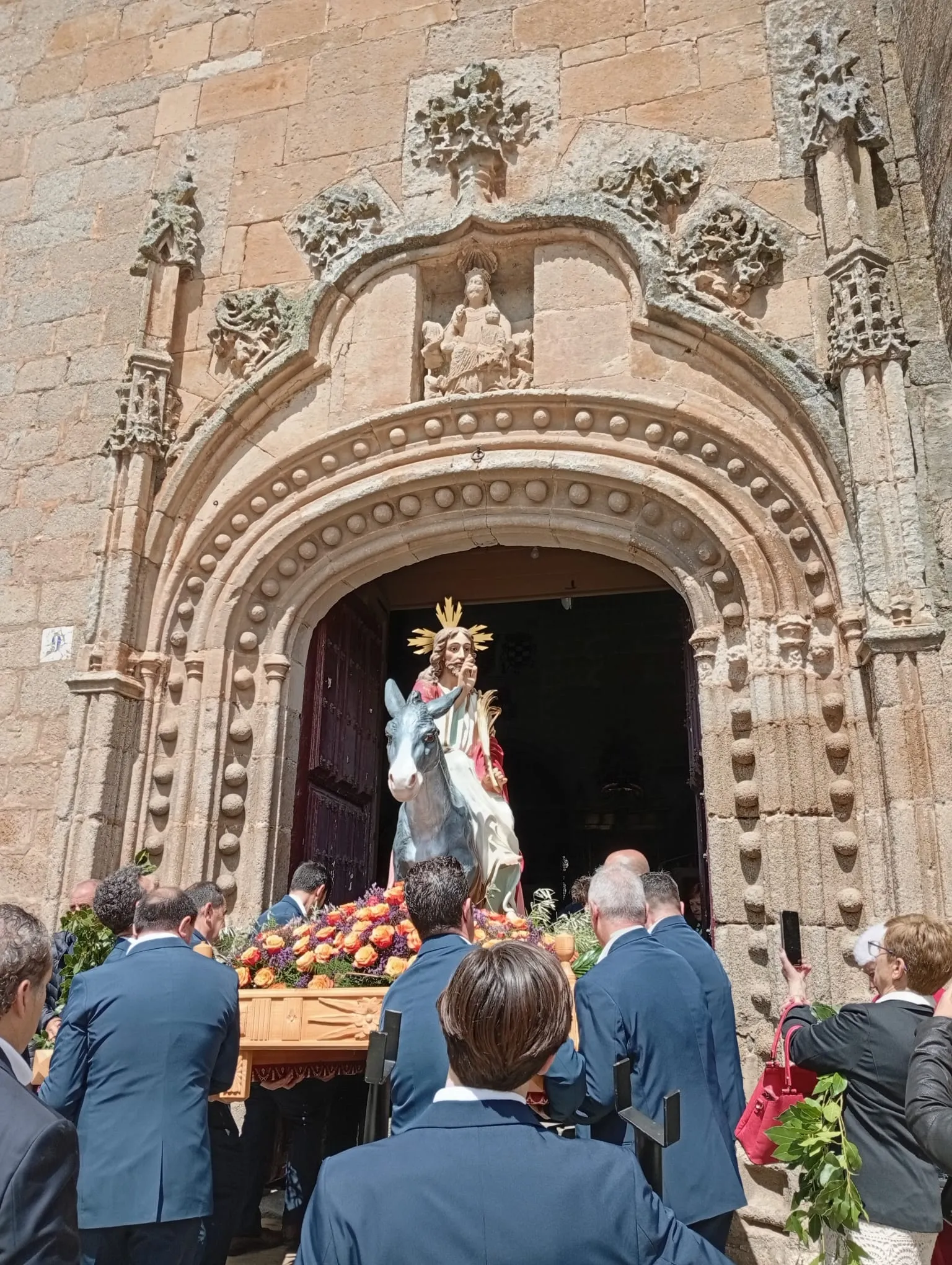 Ledesma disfruta de una bonita procesión en el Domingo de Ramos 