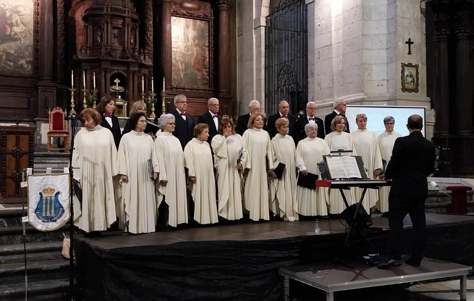Foto 4 - La Coral D&aacute;maso Ledesma alcanza el lleno en su concierto semanasantero