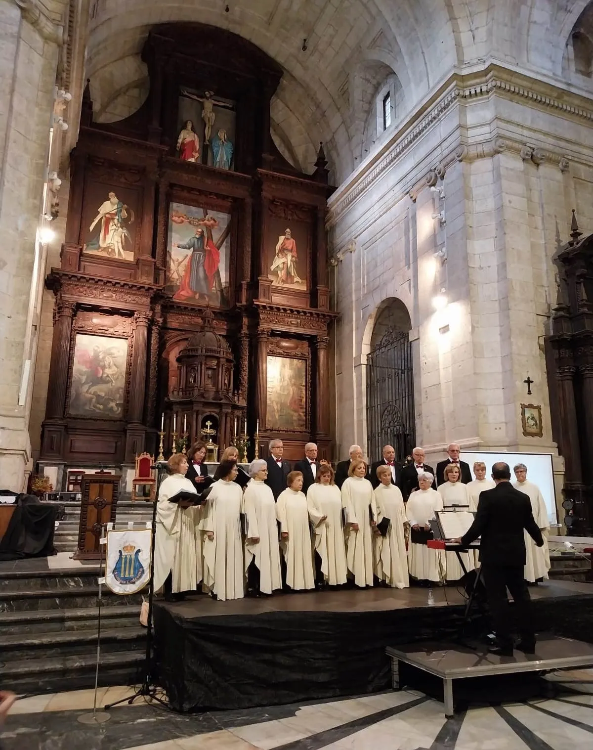 Foto 2 - La Coral D&aacute;maso Ledesma alcanza el lleno en su concierto semanasantero