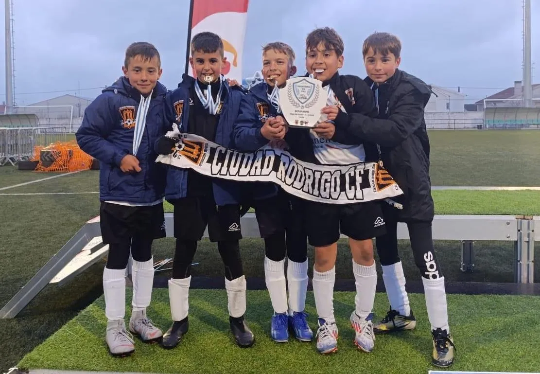 Foto 2 - La cantera del Ciudad Rodrigo gana la categor&iacute;a Benjamins del Torneo Fronteira da Paz de Vilar Formoso