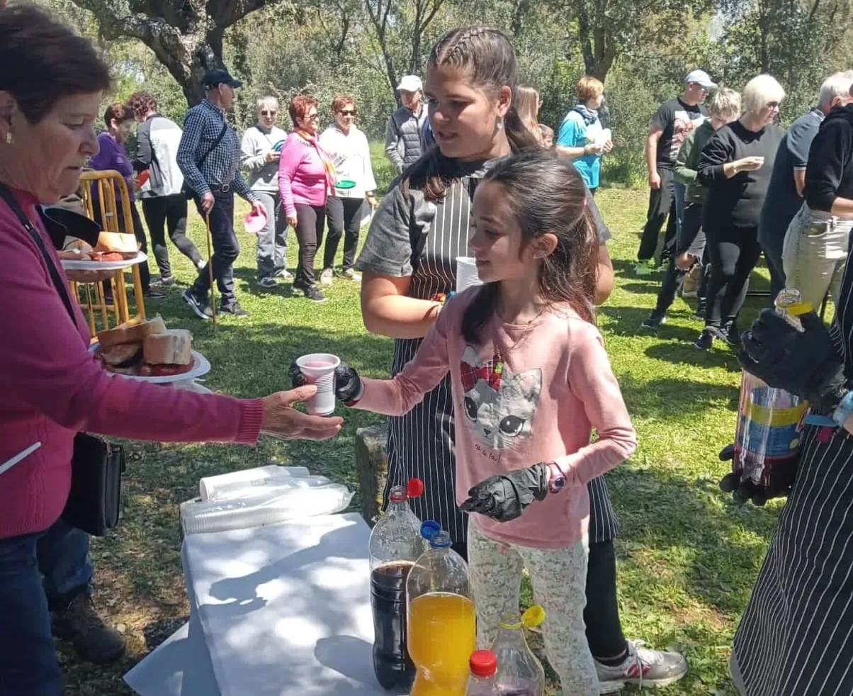 Foto 7 - Unas 400 personas disfrutan en Sancti-Sp&iacute;ritus de una convivencia en Las Encinas