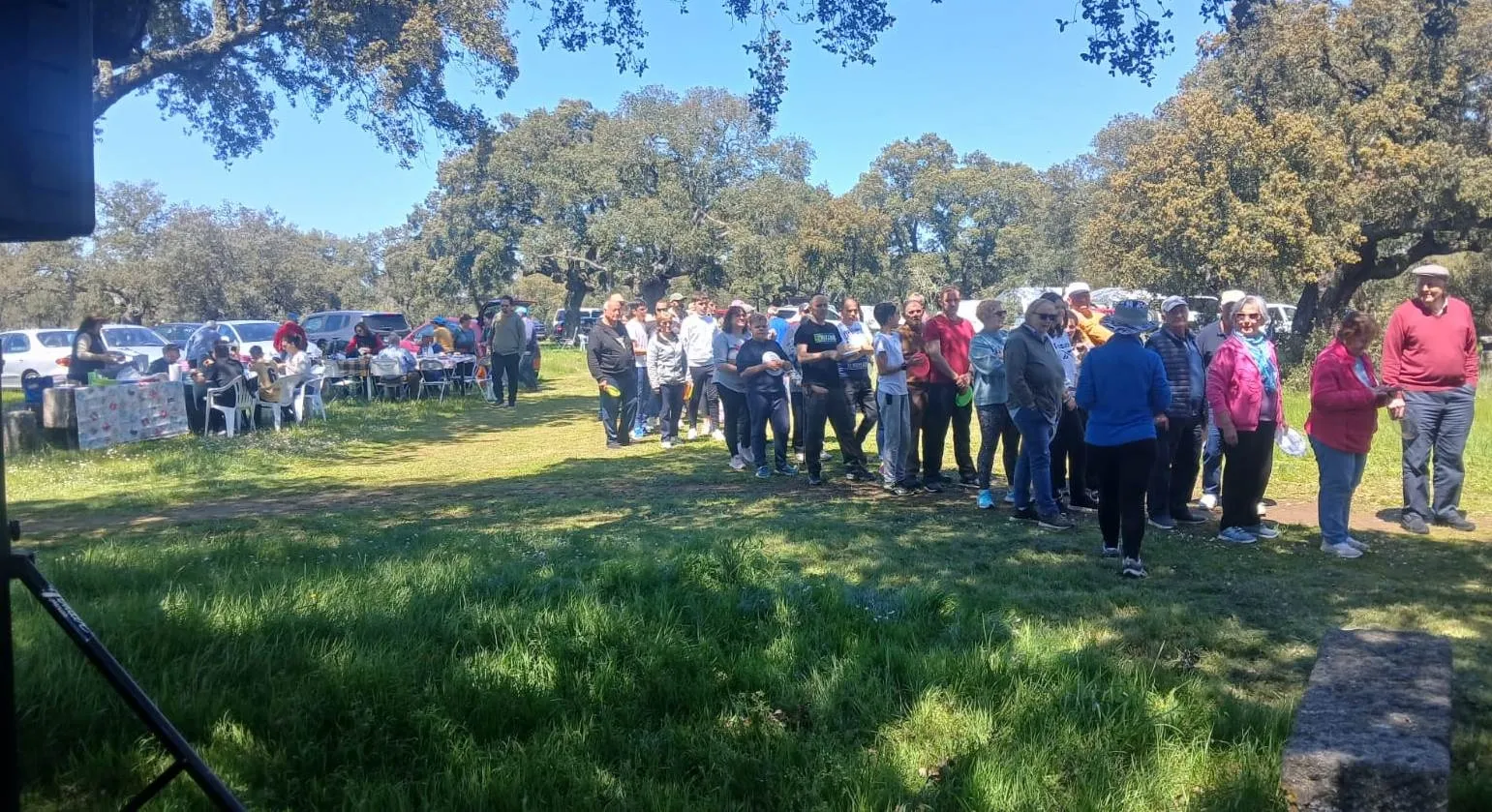 Foto 9 - Unas 400 personas disfrutan en Sancti-Sp&iacute;ritus de una convivencia en Las Encinas