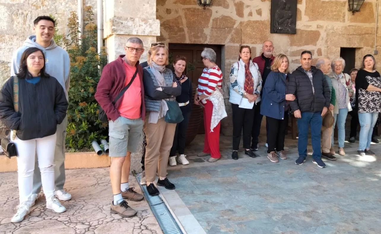 Foto 2 - Turistas de Alicante, Navarra y Guip&uacute;zcoa participan en la nueva visita al Palacio Episcopal