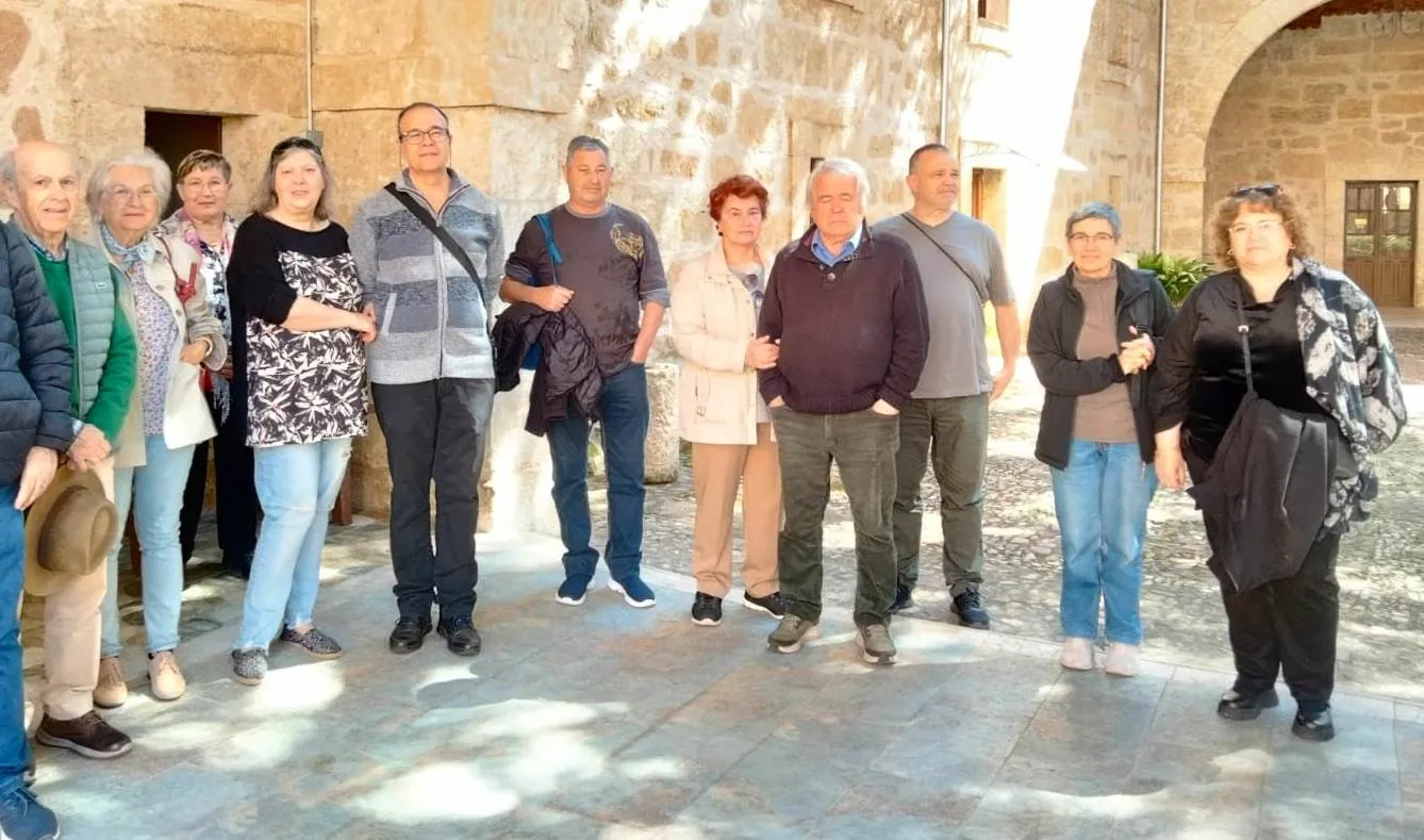 Foto 3 - Turistas de Alicante, Navarra y Guip&uacute;zcoa participan en la nueva visita al Palacio Episcopal