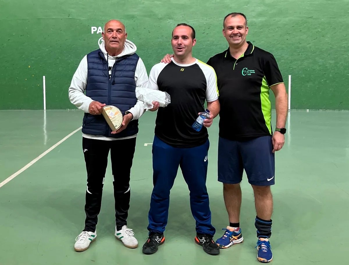 Foto 2 - Pablo Sevillano y &Oacute;scar Moro se imponen en la fase local del Trofeo Diputaci&oacute;n de Frontenis