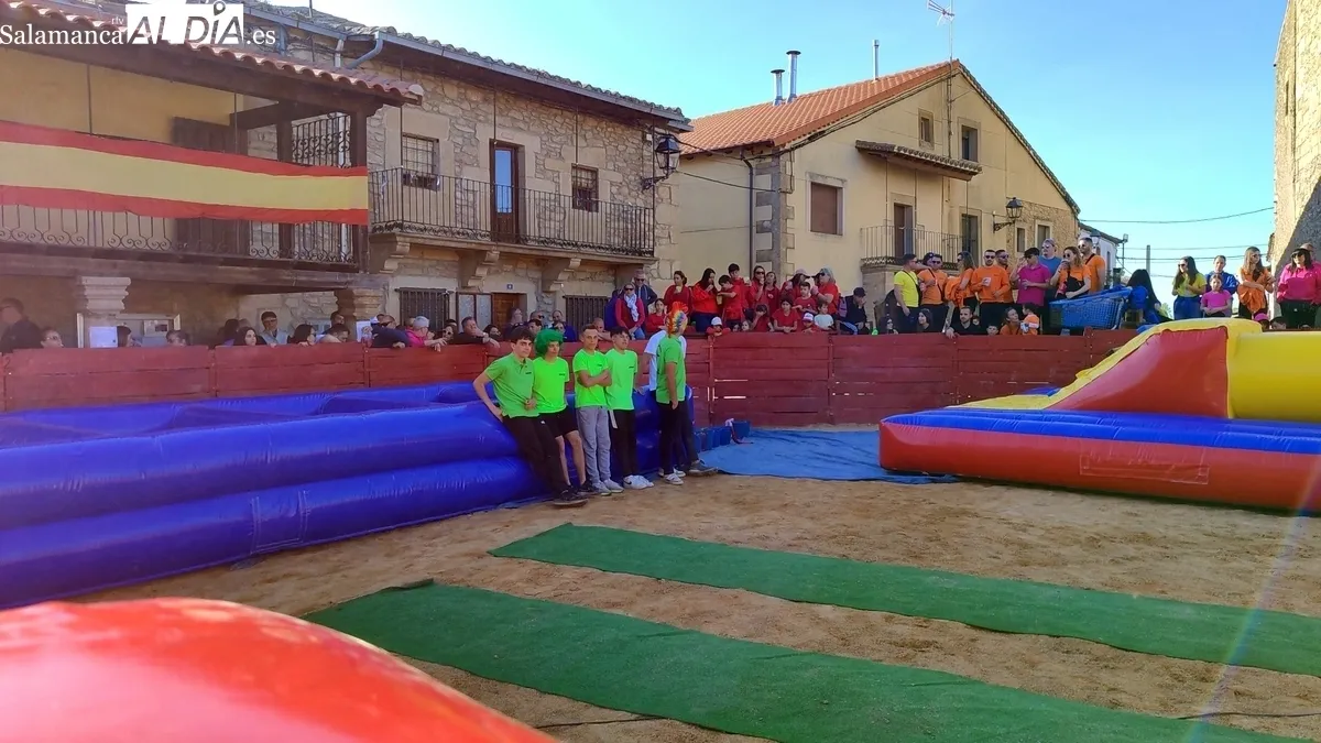 Divertido Gran Prix de peñas en Yecla de Yeltes a cargo de Encierros Infantiles Huertos / CORRAL
