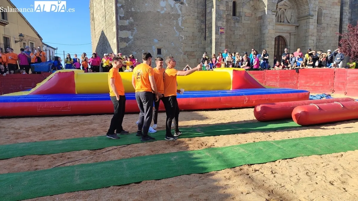 Divertido Gran Prix de peñas en Yecla de Yeltes a cargo de Encierros Infantiles Huertos / CORRAL