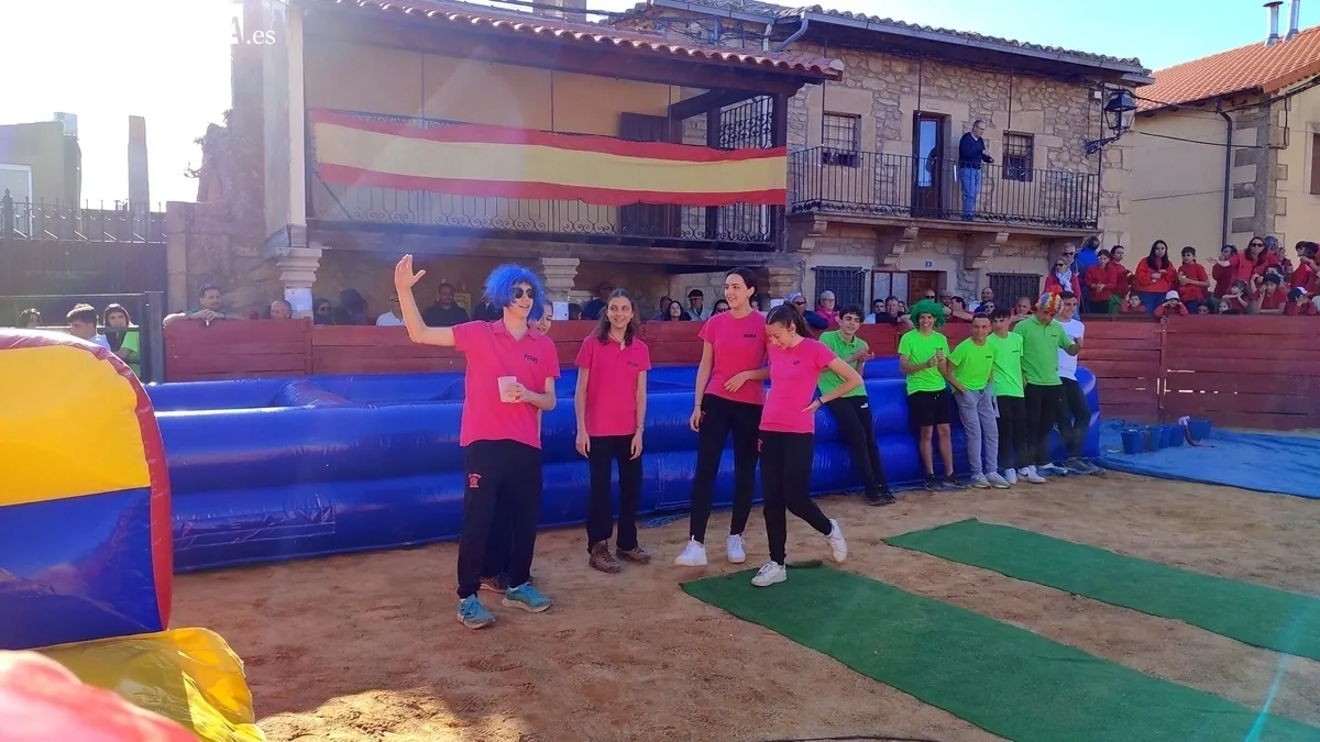 Divertido Gran Prix de peñas en Yecla de Yeltes a cargo de Encierros Infantiles Huertos / CORRAL