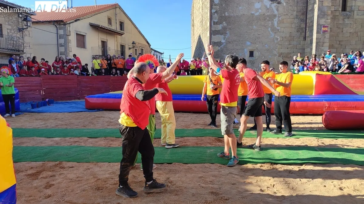 Divertido Gran Prix de peñas en Yecla de Yeltes a cargo de Encierros Infantiles Huertos / CORRAL