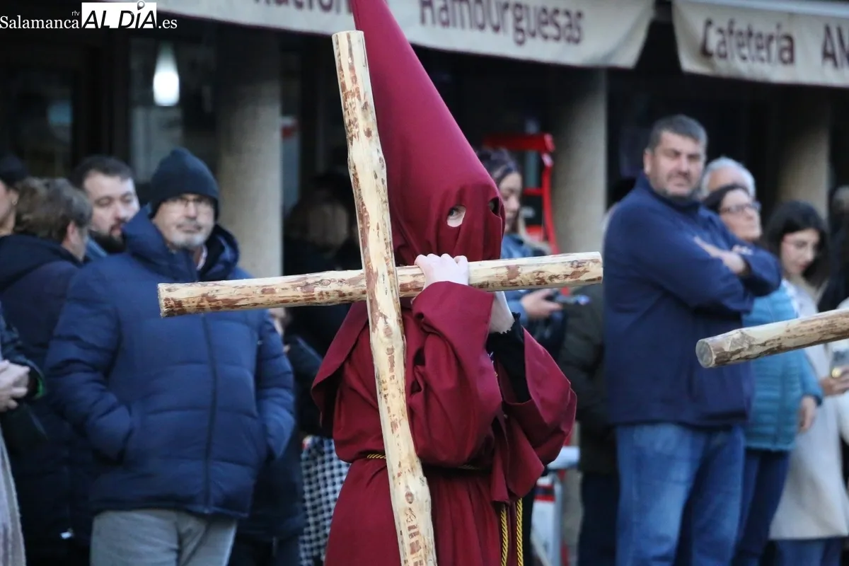 La lluvia obliga a suspender la procesión del San Entierro en Vitigudino / CORRAL 