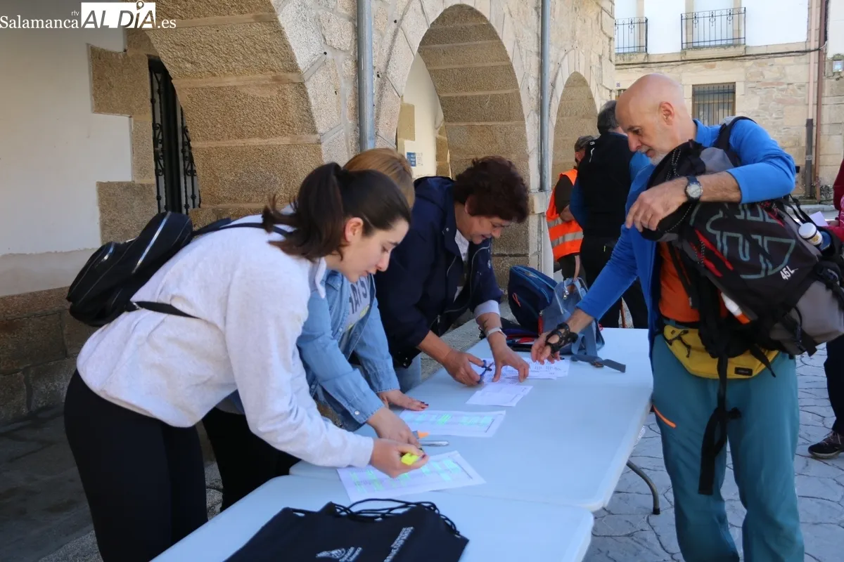 Excelente jornada de senderis en Barruecopardo para conocer las arribes del Huebra / CORRAL 