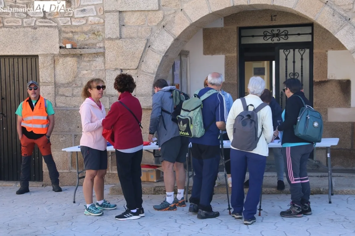 Excelente jornada de senderis en Barruecopardo para conocer las arribes del Huebra / CORRAL 