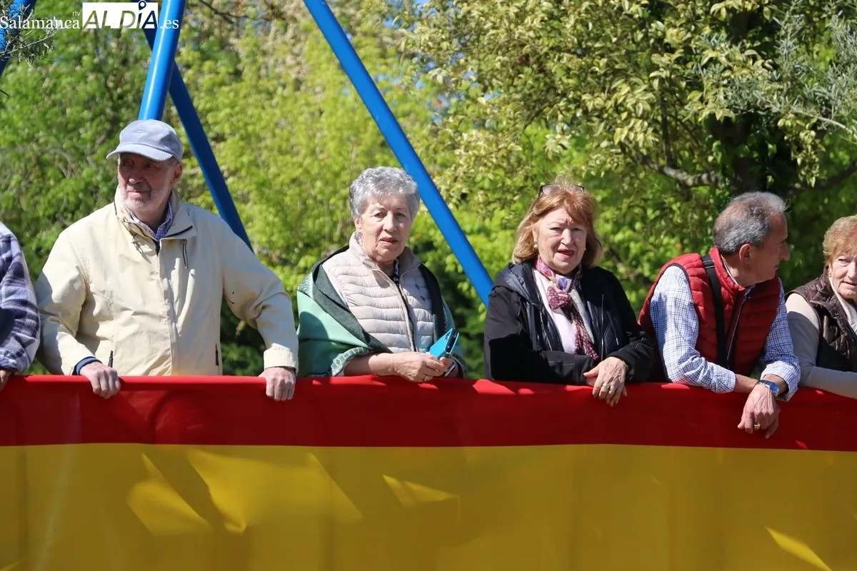 Izado de bandera en Aldeadávila de la Ribera por el REI nº 11 de Salamanca / CORRAL