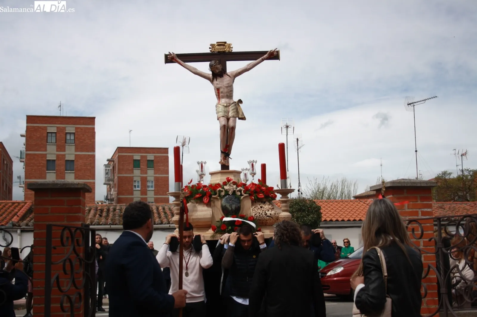 Foto 3 - Ilusi&oacute;n y ambiente multitudinario para vivir la tradicional Procesi&oacute;n de la Vela en Pe&ntilde;aranda