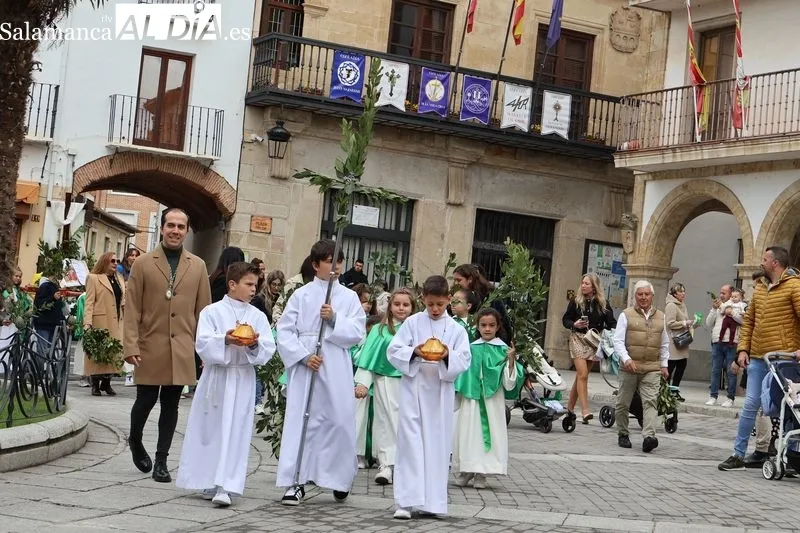 Foto 14 - Los ni&ntilde;os protagonizan el Domingo de Ramos 