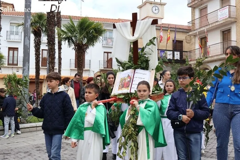Foto 13 - Los ni&ntilde;os protagonizan el Domingo de Ramos 